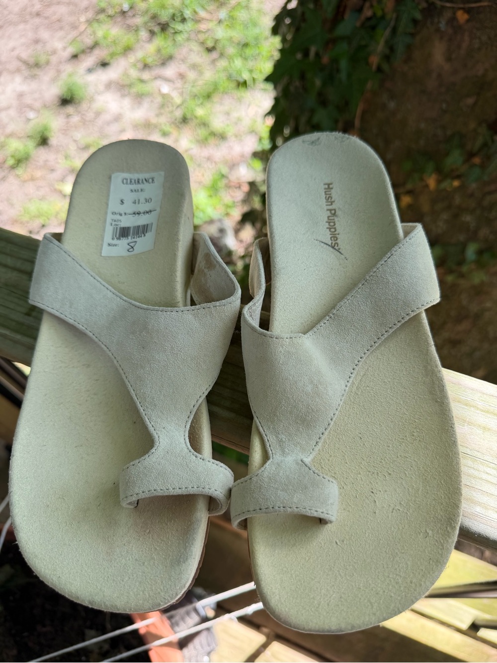 Hush Puppies Women’s Light Beige Suede Thong Sandals Size 8